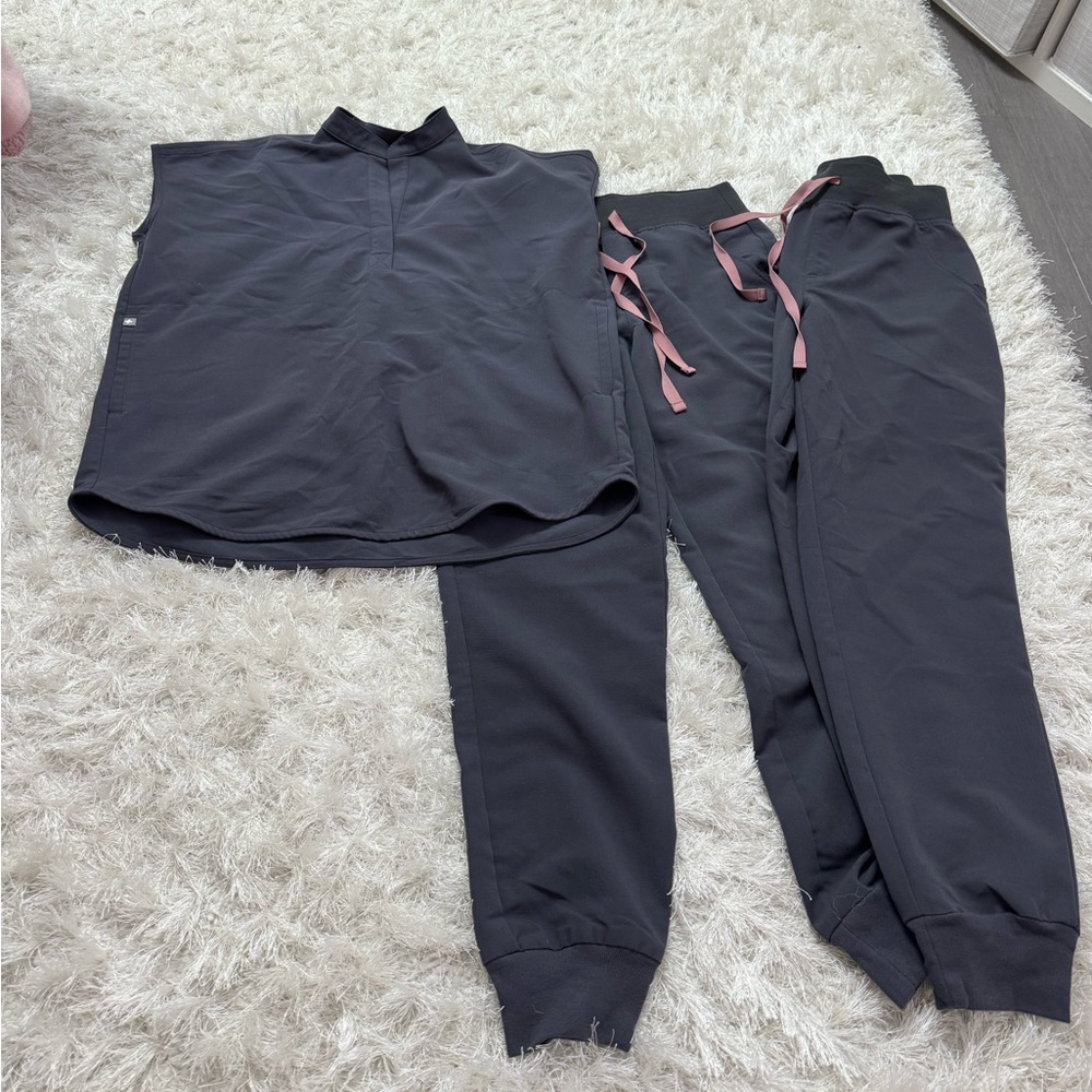 FIGS Scrub Set